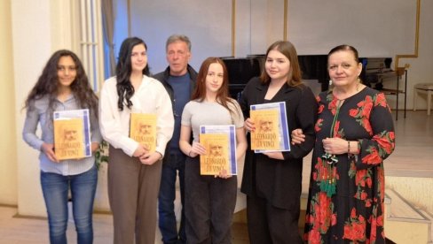 OPŠTINSKA SMOTRA RECITATORA U PARAĆINU: „Pesniče naroda mog“ u organizaciji Biblioteke „Dr Vićentije Rakić“ (FOTO)