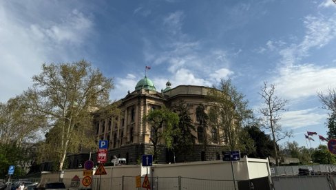 BLOKADERI BRINU DA NE UVREDE PICULU: Smeta im izložba u Skupštini o Jasenovcu, najgorem logoru Drugog svetskog rata