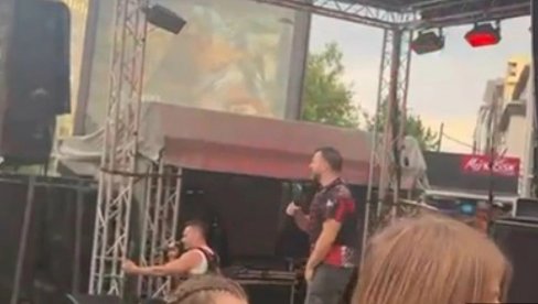 ZLOUPOTREBA MALOLETNIKA NA PROTESTU U NOVOM SADU Degutantna proslava blokirala centar, ovako li se žali za stradalima? (VIDEO)