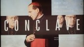 ВЕРОВАЛИ ИЛИ НЕ: Кардинали гледају филм Конклава како би сазнали како изгледа избор новог папе