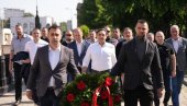 80 ГОДИНА СЛОБОДЕ И БОРБЕ ЗА РАДНИЧКА ПРАВА: Покрет социјалиста положио венац на гроб Димитрија Туцовића (ФОТО)