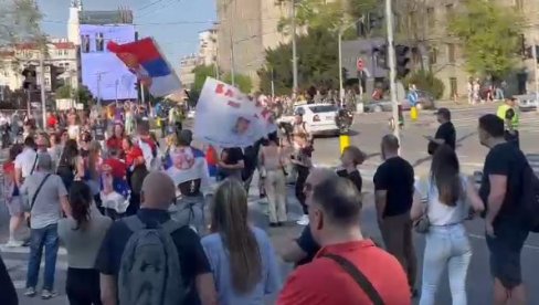 БЛОКАДЕРИ ФОТЕЉАШИ ХОЋЕ ДА СПРЕЧЕ ИСПИТНИ РОК: Покушаће данас да блокирају Факултет за медије и комуникације