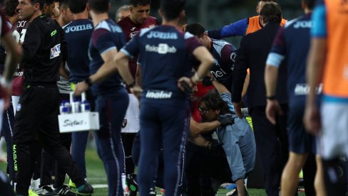 STRAŠNE SCENE U ITALIJI: Trener Torina se srušio tokom utakmice (FOTO)
