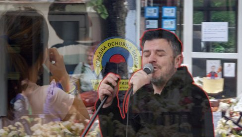 POSLE RIBNIKARA Poznati pevač prelomio: Žena mi je dala otkaz, deca su nam još gora!