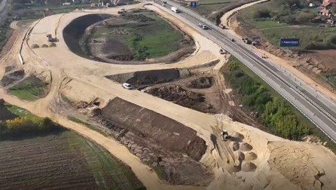 NOVI PRAVAC OSLOBAĐA CENTAR GRADA: Asfaltirani prvi kilometri na severnoj obilaznici oko Kragujevca, radi se i na petljama