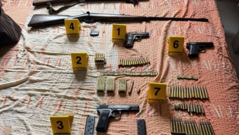 ХАПШЕЊЕ У ДАНИЛОВГРАДУ: Пронађено неколико цеви