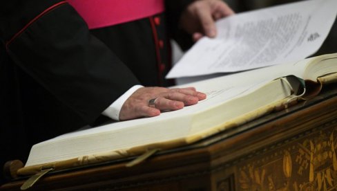 ПОСЛЕДЊЕ ПРИПРЕМЕ ЗА ИЗБОР НОВОГ ПАПЕ: Мистични и тајни ритуал у Сикстинској капели