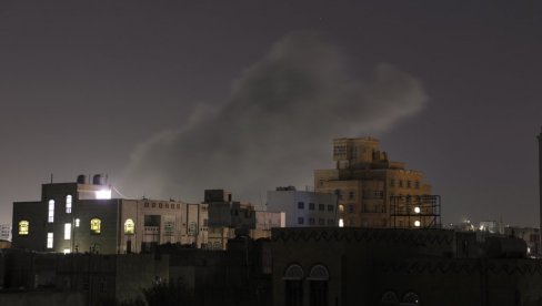 САНА ПОД ВАТРОМ: Израелски удари на јеменски аеродром