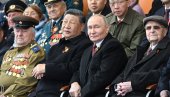 КАКО СУ РУСИ ПОЗДРАВИЛИ СИЈА: Ексклузивни снимци са Параде победе