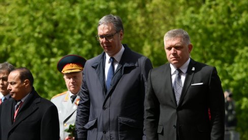 МОЋНА ПОРУКА ИЗ КРЕМЉА: Долазак Вучића и Фица у Москву је херојски чин