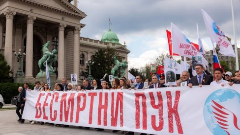 Студенти који желе да уче положили венце на Гробљу ослободилаца Београда (ВИДЕО)