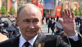 ПАРАДА ПОБЕДЕ: Путинов поздрав који нисте видели (ВИДЕО)
