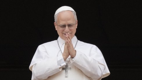 И ПАПА ЛАВ ИХ ПРИМЕЋУЈЕ: Живот у Риму се мења, али рупе на улицама остају