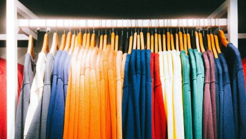 ЕУ ЗАБРАЊУЈЕ УНИШТАВАЊЕ ВИШКА ГАРДЕРОБЕ: Циркуларна економија смањује производњу