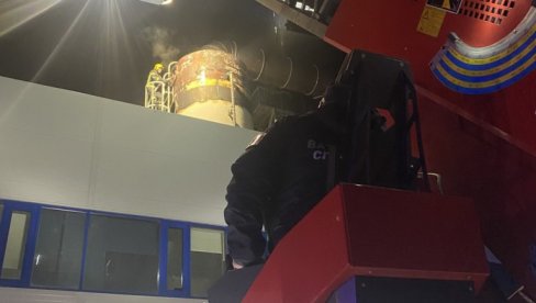 ИЗБИО ПОЖАР У ФАБРИЦИ ЈАНГФЕНГ У КРАГУЈЕВЦУ :  Ватра букнула на крову