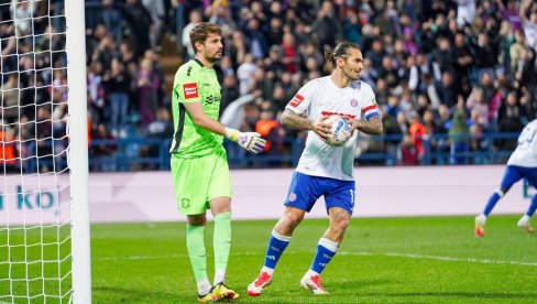 ЛУДНИЦА У ХРВАТСКОЈ: Динамо слави победу Хајдука, меч лопта код Ријечана (ВИДЕО)