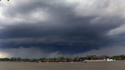 DANAS NAS OČEKUJE OLUJNI VETAR: Vreme oblačno i nestabilno, povremeno s kišom i pljuskovima