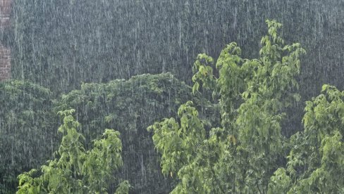 ЕВО КОЈИ ГРАДОВИ СУ ПРВИ НА УДАРУ ЛОШЕГ ВРЕМЕНА: Спремите кишобране