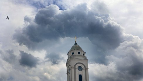 ВРЕМЕ ДАНАС: Облачно, понегде са слабом кишом