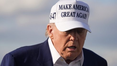ТРАМПОВ РЕЈТИНГ НА КЛИМАВИМ НОГАМА: Анкета показала - Изгубио део подршке у покрету МАГА