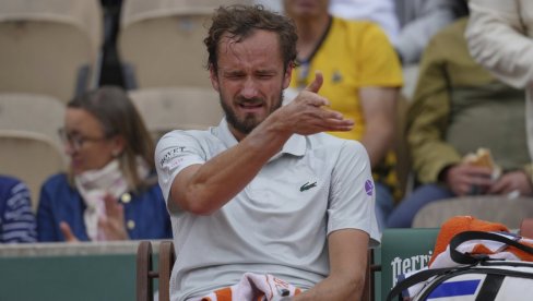 ПОМРАЧЕЊЕ УМА: Данил Медведев неочекивано изгубио, па направио хаос (ВИДЕО)