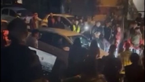 БЛОКАДЕРИ НАПАЛИ ДЕКАНА: Хаос испред Богословског факултета (ВИДЕО)