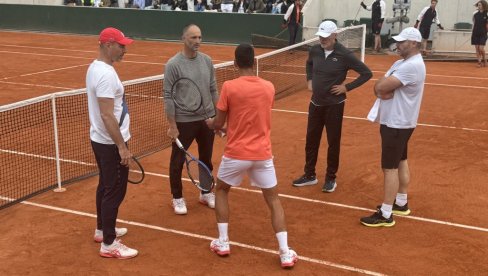 ОПЕРИСАН МИЉАН АМАНОВИЋ: Новак пренео забрињавајућу вест из Париза