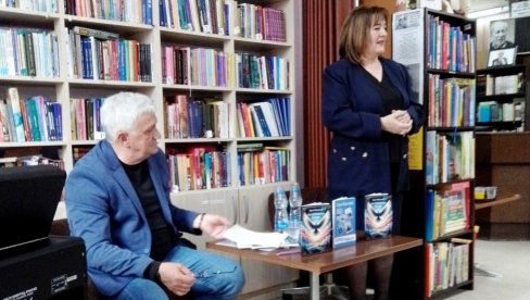 ПАРАЋИНЦИ НА ДОГАЂАЈУ „БИБЛИОТЕКА НОЋУ“:  Ћуприја окупила поморавске песнике (ФОТО)