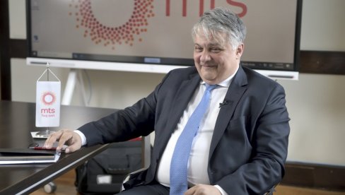 ТЕЛЕКОМ СРБИЈА НЕ ПРОДАЈЕ БАЗНЕ СТАНИЦЕ, ВЕЋ КУПУЈЕ 6.000 НОВИХ! Лучић раскринкао нову кампању лажи