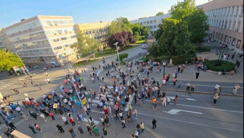 Lažomer: konstantne pretnje blokadera
