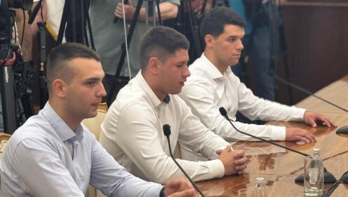 СТУДЕНТИ КОЈИ ЖЕЛЕ ДА УЧЕ: Након разговора са колегама одлука о штрајку