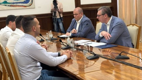 UĆI ĆETE NA FAKULTETE Vučić studentima koji žele da uče: Da oni mogu da studiraju, a vi ne možete, taj film neće gledati da su još toliki