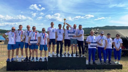 ПАДОБРАНЦИ „НАШИХ КРИЛА“ ДРЖАВНИ ПРВАЦИ: Параћинцима два екипна прва места на 71. Падобранском првенству Србије (ФОТО)