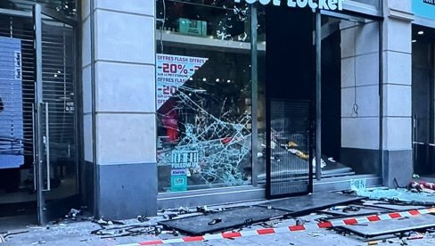 ВАНДАЛИ ИЗВЕДЕНИ ПРЕД СУДИЈУ: Париз вида ране од шампионског славља