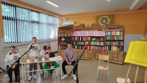 „KAD KNJIGE BUDU U MODI“: Osnovci obeležili Dan škole (FOTO)