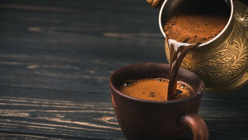 НАСТАЈЕ СПЕКТАКЛ УКУСА: Пет зачина трансформишу просечну шољицу кафе