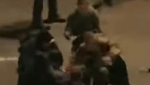 УЗНЕМИРУЈУЋЕ: Језиво насиље блокадера - ови хоће на власт у Србији (ВИДЕО)