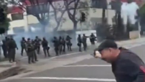 ЧВРСТА РУКА! Трамп извео војску на улице Лос Анђелеса: Први пут од 1992. године војска употребљена против блокадера у Америци (ВИДЕО)