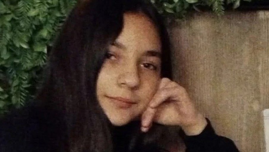 TRINAESTOGODIŠNjA devojčica Ferdijana Mijajlović koju svi znaju kao Mimi nestala je rano jutros, kada je rekla da ide u školu a njoj se nije pojavila, niti vratila kući. Zabrinuta majka moli sve ako imaju bilo kakvu informaciju da joj to jave.