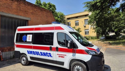 УКРАО ВОЗИЛО ХИТНЕ ПОМОЋИ, ПА СЛЕТЕО СА ПУТА: Полиција трага за лоповом из Врања