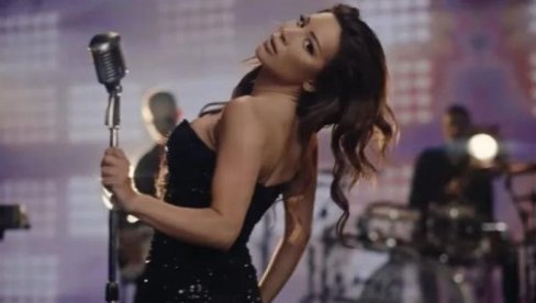 ПЕВАЧИЦА ПЕВАЛА НА СВАДБИ БИВШЕМ ДЕЧКУ: Непријатно искусто поделила јавно - Млада је после сазнала