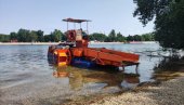 КОСЕ ТРАВУ НА САВСКОМ ЈЕЗЕРУ: Финиш припрема пред отварање купалишне сезоне на Ади Циганлији