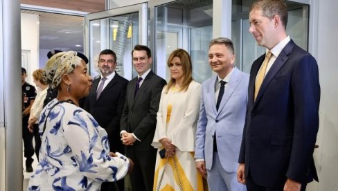 PRVE PUTNICE SA eVIZOM: Sletele na aerodrom Nikola Tesla, dočekali ih Jovanović i Đurić