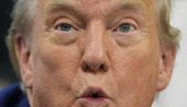 СВИ МИСЛЕ ДА ТРАМП ИМА АФЕРУ СА ОВОМ ФАТАЛНОМ ПЛАВУШОМ: Све због једног видеа (ВИДЕО)