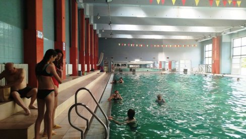ODLIKAŠI BESPLATNO  NA BAZEN:  U Paraćinu za njih gratis usluga zatvorenog bazena