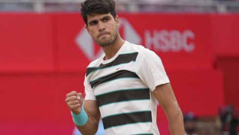 ВИМБЛДОН, НАЈНОВИЈЕ ВЕСТИ: Алкараз се мучио, па славио против Штруфа