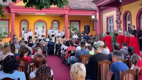 KONCERTOM U PORTI CRKVE SVETOG ĐORĐA: Počele Vidovdanske svečanosti u Ćupriji (FOTO)