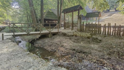 СТАТИ НА ПУТ ОПШТОЈ НЕБРИЗИ О ЈЕЗИКУ: Декларација о Статусу лектората и лекторских служби српског језика