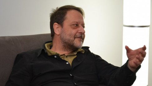 IZMEĐU RASTKA I STRAMERA: Dragan Bošković pesnik, teoretičar i istoričar srpske književnosti