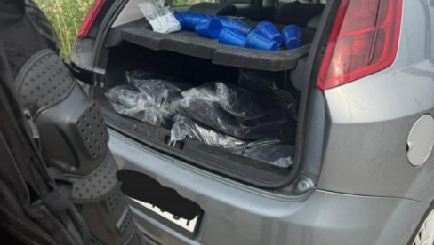 BLOKADERI SPREMAJU HAOS U BEOGRADU: Policija zaustavila opasnu pošiljku (FOTO)